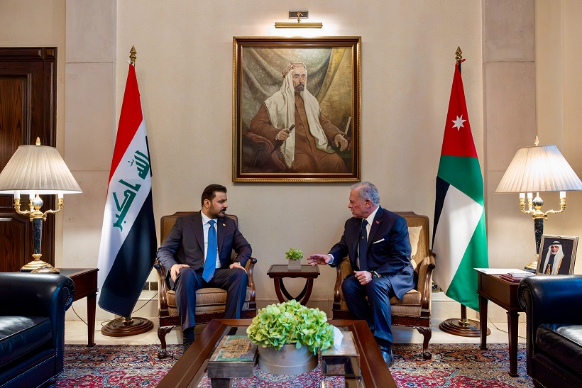الملك يبحث مع رئيس الوزراء العراقي سبل تعزيز العمل المشترك