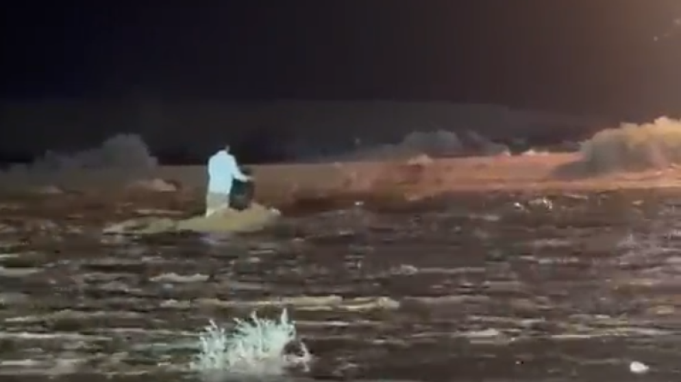 العثور على جثّة شخص مفقود جرفته السيول في الرويشد