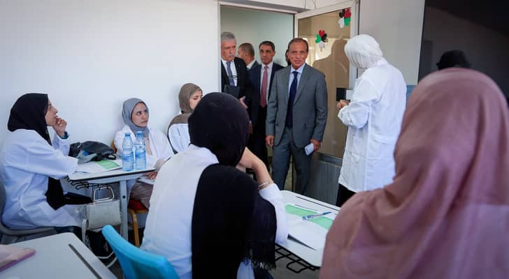 رئيس الوزراء يتفقد الأكاديمية الأردنية للسياحة والفندقة بماركا