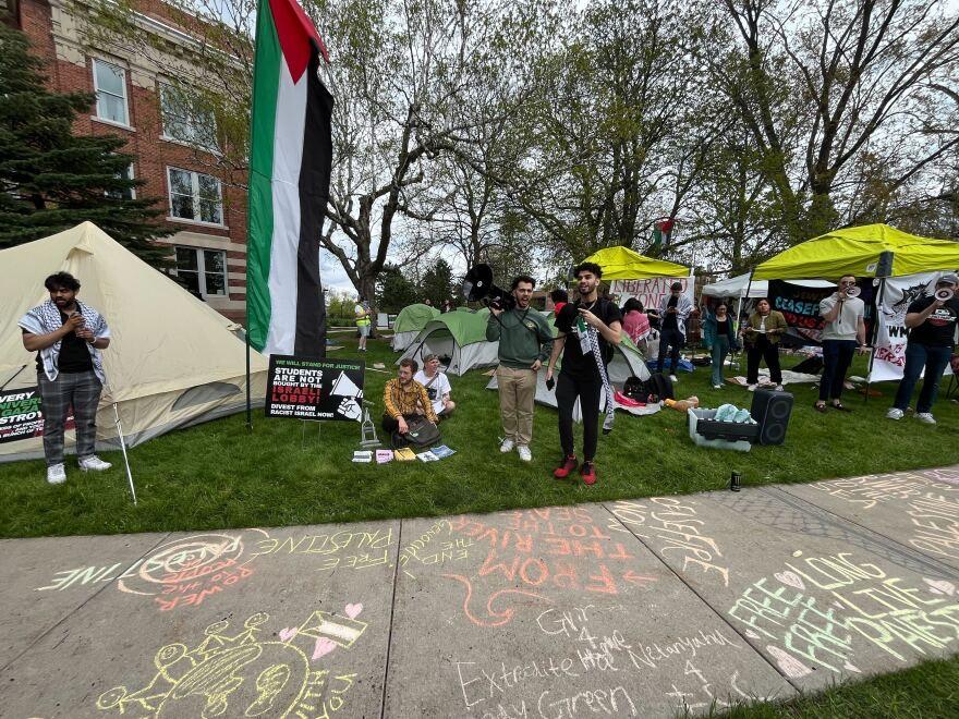 جامعة “UW” الأمريكية تستجيب لمطالب الطلبة المؤيدة لغزة