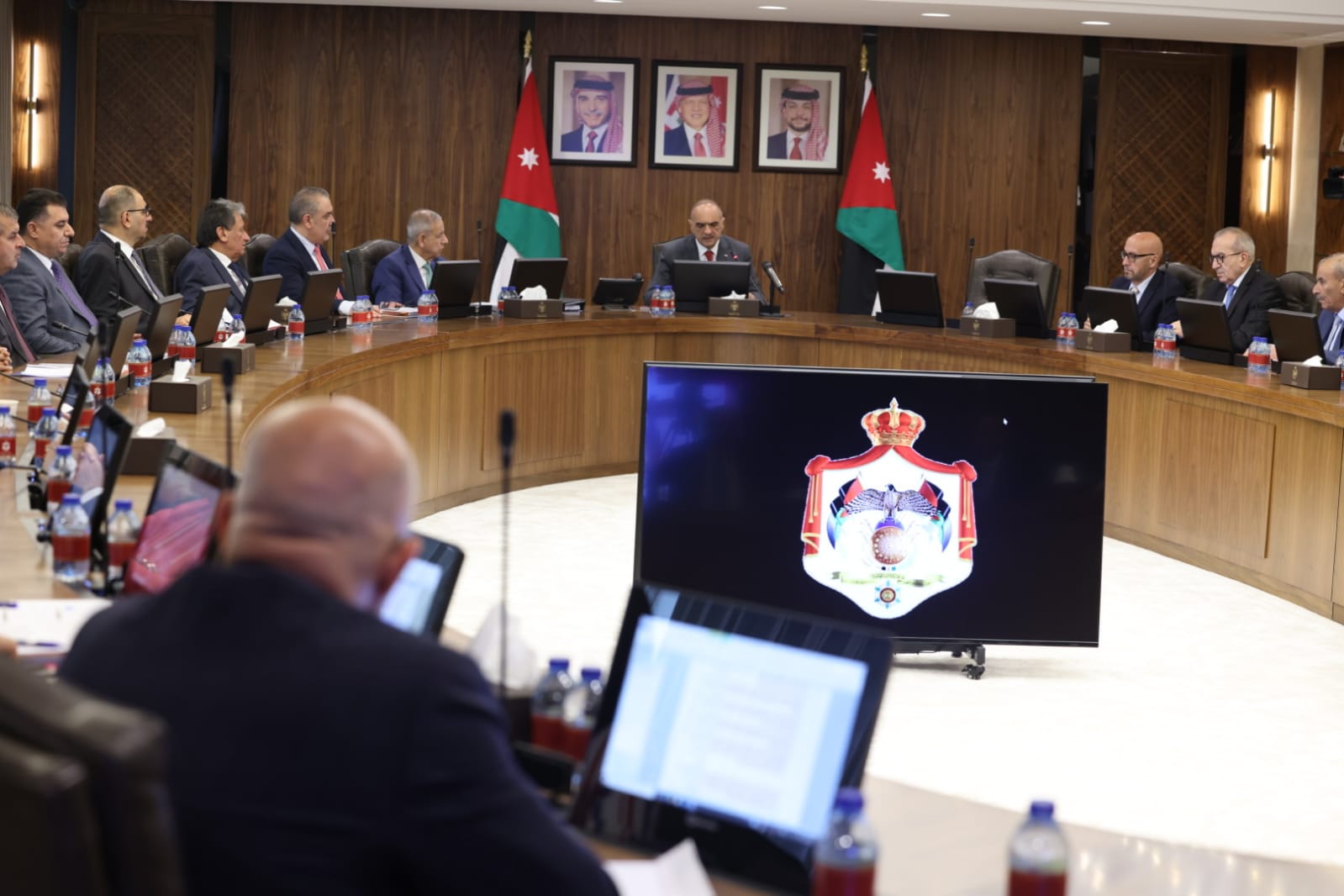 رئيس الوزراء يحيي وزارة الماليَّة والبنك المركزي الأردني