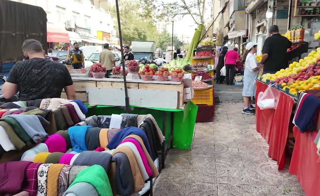 معيشة تحت النار ..  كيف يعيد الإيرانيون ترتيب أولوياتهم وسط الحرب؟