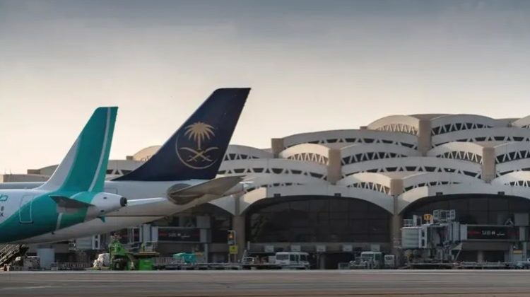 تعليق رحلات دولية إلى الرياض وتمديد إغلاق مطار الملك خالد