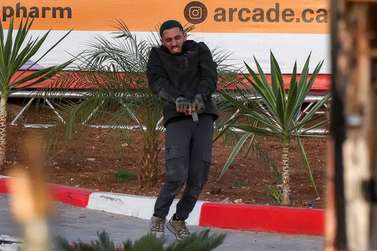 مقتل جنديين وإصابة 3 آخرين في هجوم الخليل ونتنياهو يلوّح بعملية عسكرية واسعة