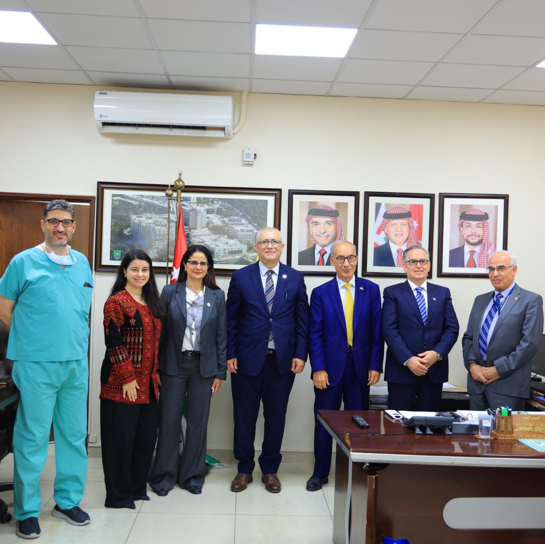 مستشفى الجامعة الأردنيّة ووفد جامعة بيرزيت الفلسطينيّة يبحثان تعزيزَ التعاون في التّعليم الطبيّ والتّدريب السّريري