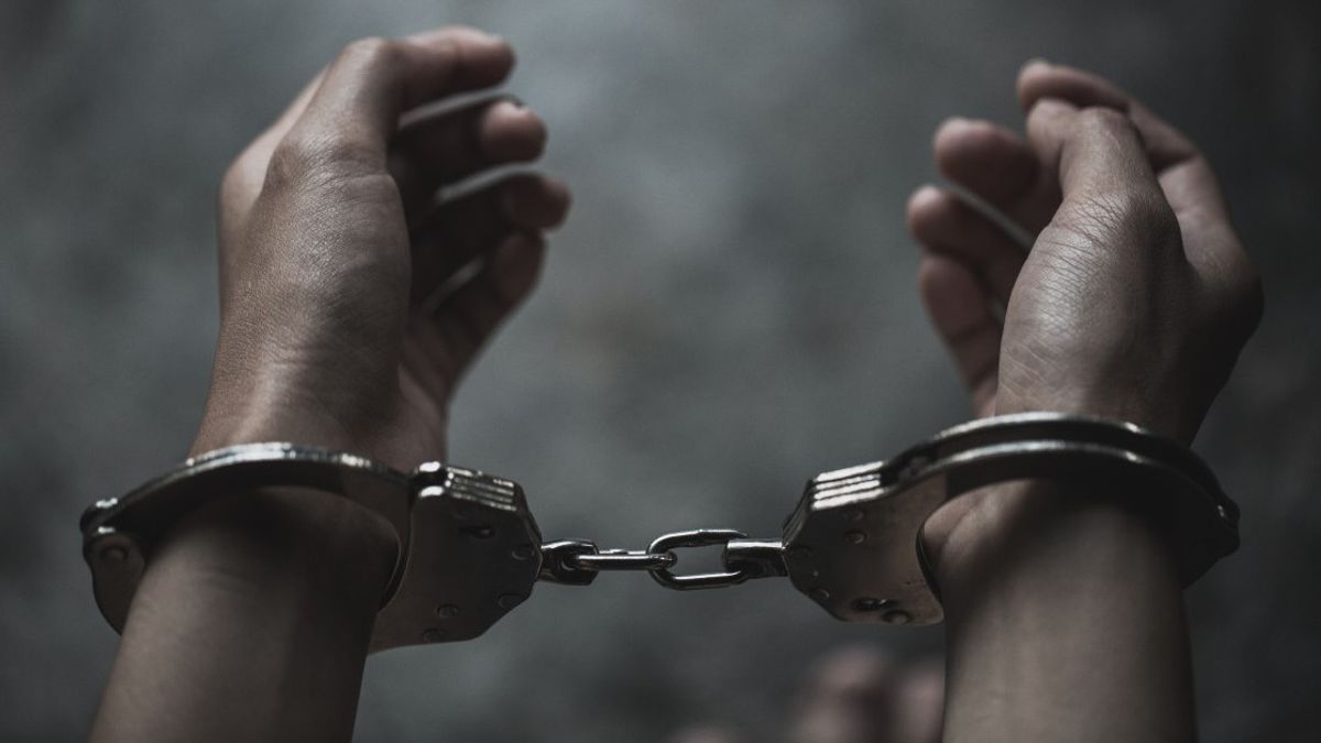 توقيف ثلاثة موظفين من جامعة العلوم والتكنولوجيا 15 يومًا