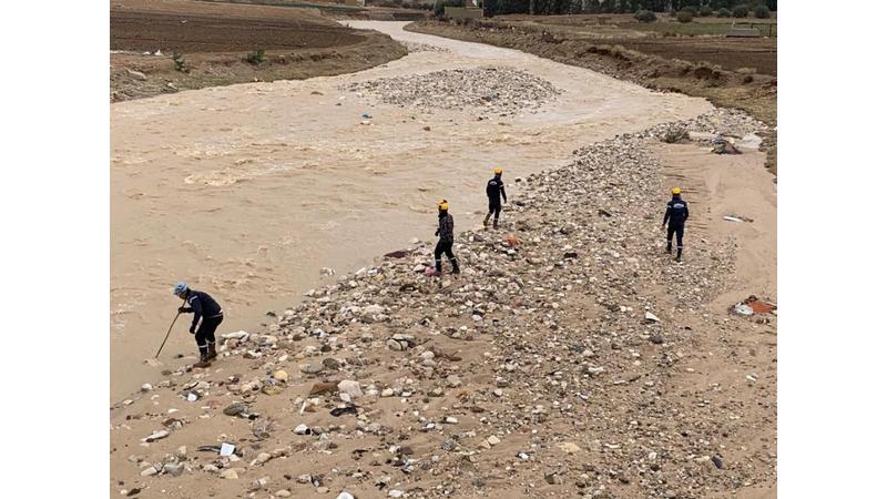 انتشال جثتي فتاتين جرفتهما السيول في مادبا والبحث عن مفقود بالبلقاء