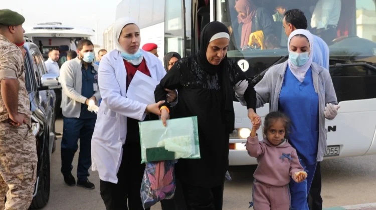 الجيش يُجلي الدفعة الـ35 من أطفال غزة المرضى لتلقي العلاج في الأردن
