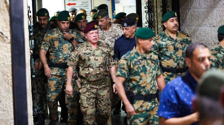الملك يصل إلى الكرك ويزور مصابي حادثة كنيسة حمود