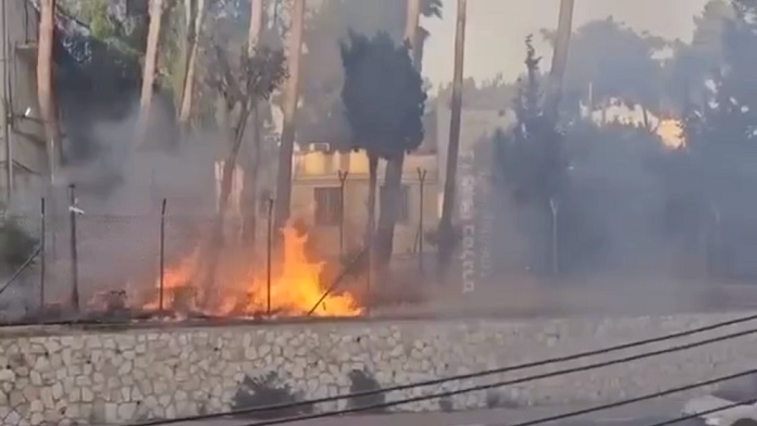  مستوطنون يضرمون النار بمقر (أونروا) في القدس للمرة الثالثة خلال أسبوع 