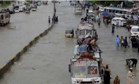 50 وفاة بفيضانات مفاجئة في افغانستان