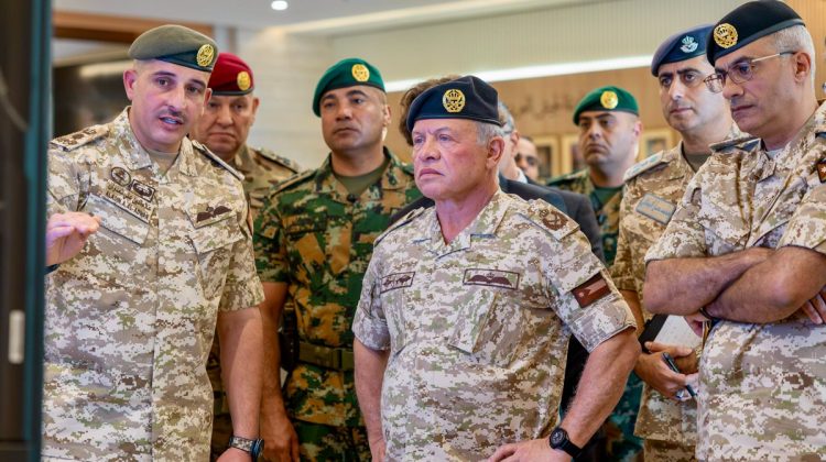 الملك يزور القيادة العامة للقوات المسلحة