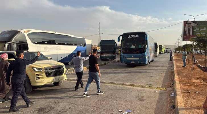 السماح بعبور حافلات نقل الركاب إلى سوريا