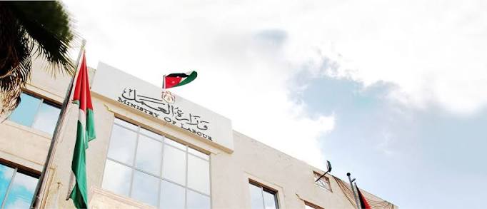 وزارة العمل: اشتراك العامل غير الأردني بالضمان لا يعفيه من تصريح العمل