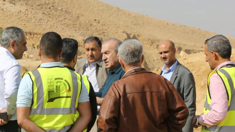 وزير الأشغال يتفقد مواقع تضررت بفعل السيول 