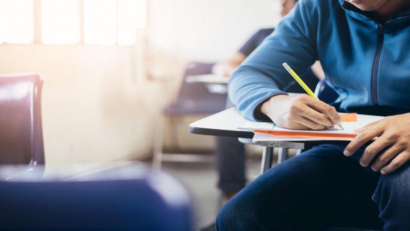 التربية تمدد فترة التسجيل للامتحان التكميلي