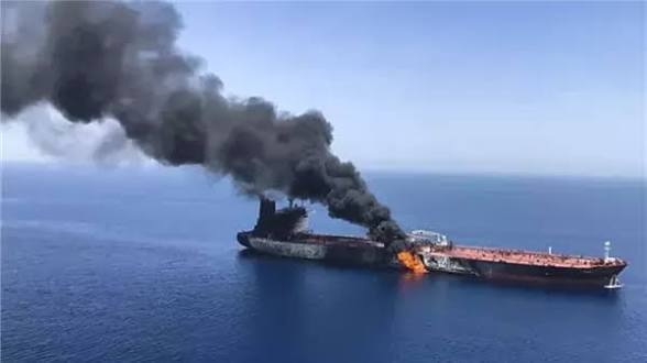 هيئة بريطانية تعلن عن تعرض ناقلة لهجوم بقذيفة مجهولة شمال شرق مدينة الجبيل السعودية.