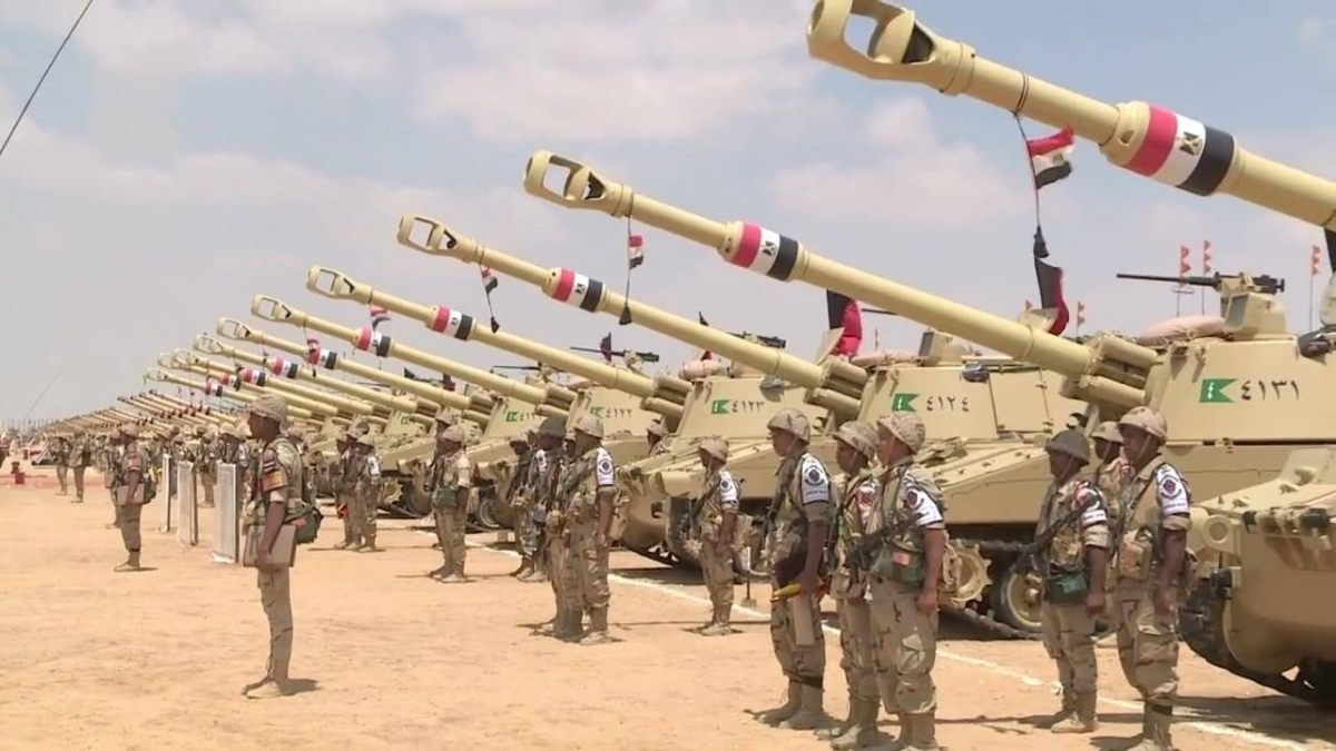 جواً وبحراً ..  عسكريون يوضحون كيفية دعم مصر للسعودية