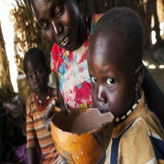 الجوع يبيد أهالي السودان والحكومة توشك على الإفلاس 