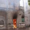 شائعة تتسبب في معركة دامية وحرق منازل للأقباط في مصر