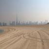 قطعة أرض رملية فارغة في دبي تُباع مقابل 34 مليون دولار 