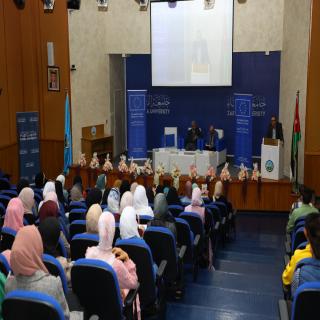 وفد من الاتحاد الأوروبي يلتقي الطلبة السوريين في جامعة الزرقاء 