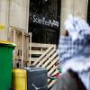 طلاب يغلقون مداخل جامعة (سيانس بو) في باريس احتجاجا على حرب غزة