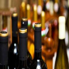 الحكومة تلغي حظر بيع الخمور بعد 12 ليلا