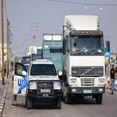 4887 شاحنة مساعدات دخلت قطاع غزة الشهر الماضي
